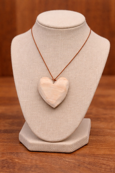 5€ Pendentif coeur en bois massif